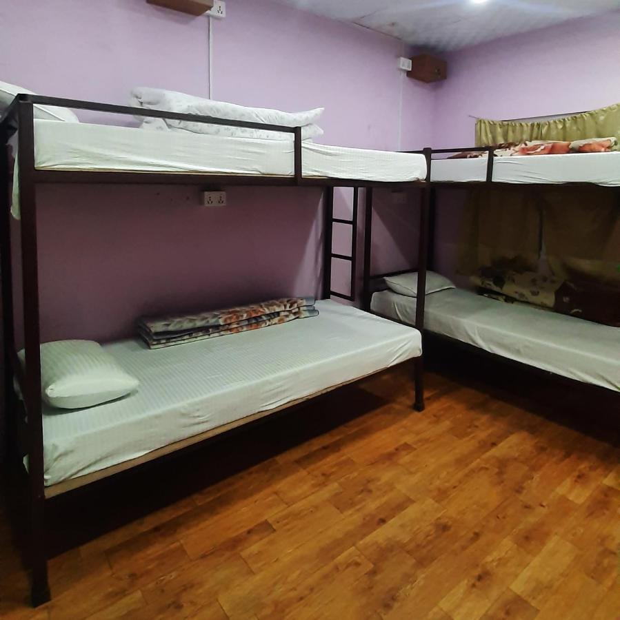 Margik Backpackers Hostel Pokhara Bagian luar foto