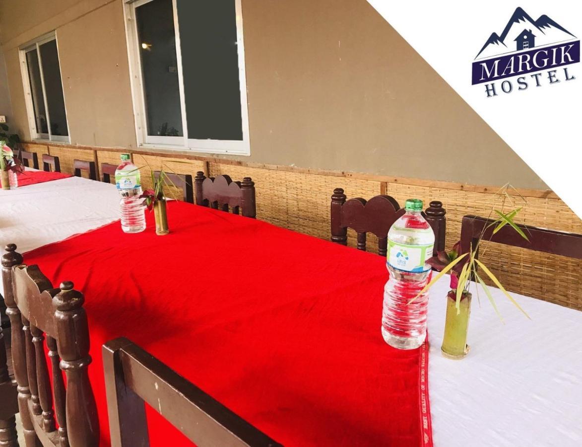 Margik Backpackers Hostel Pokhara Bagian luar foto
