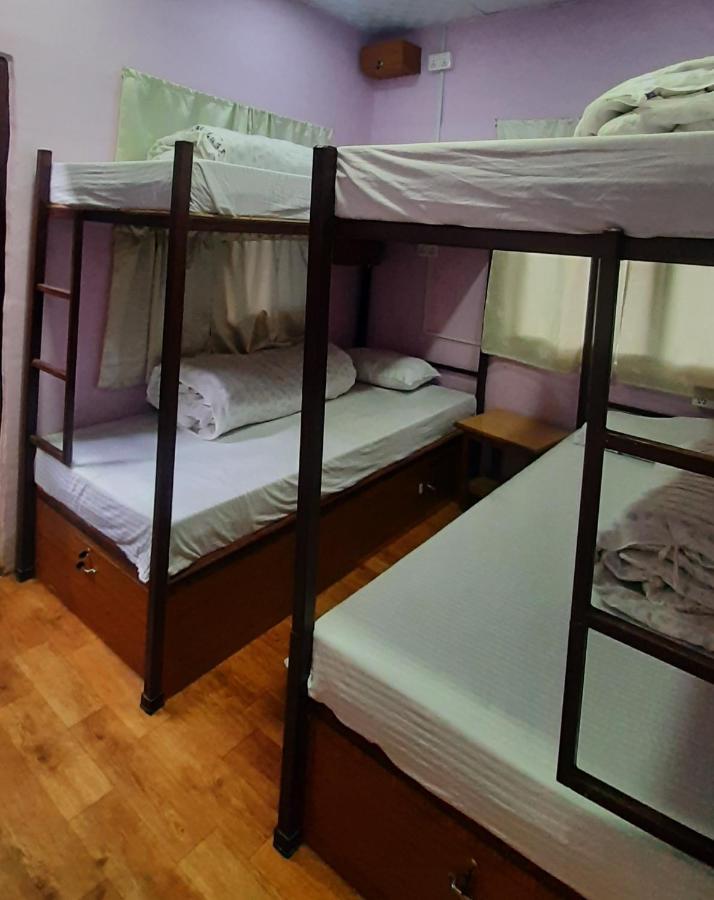 Margik Backpackers Hostel Pokhara Bagian luar foto