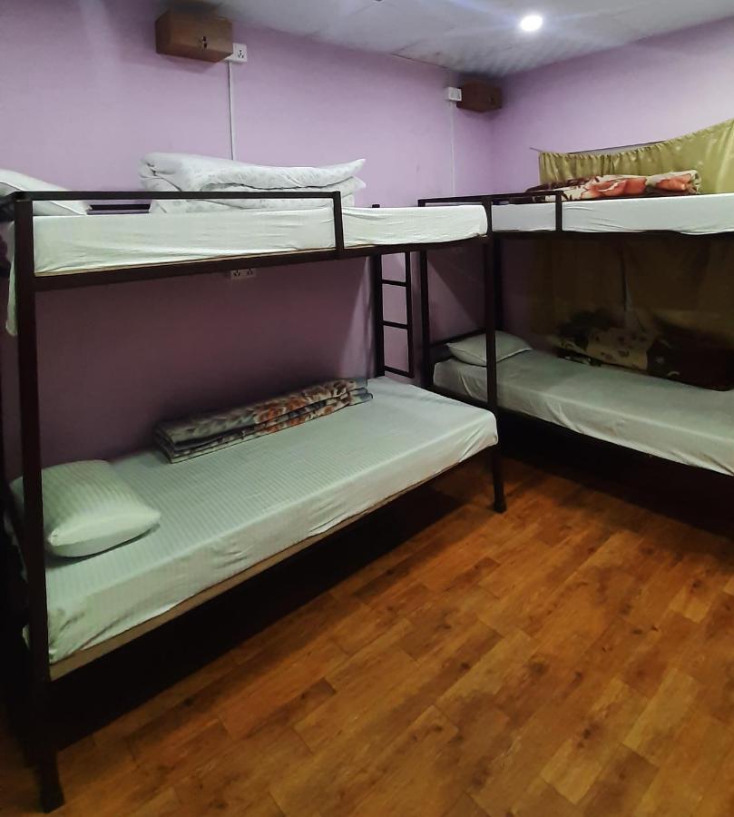 Margik Backpackers Hostel Pokhara Bagian luar foto