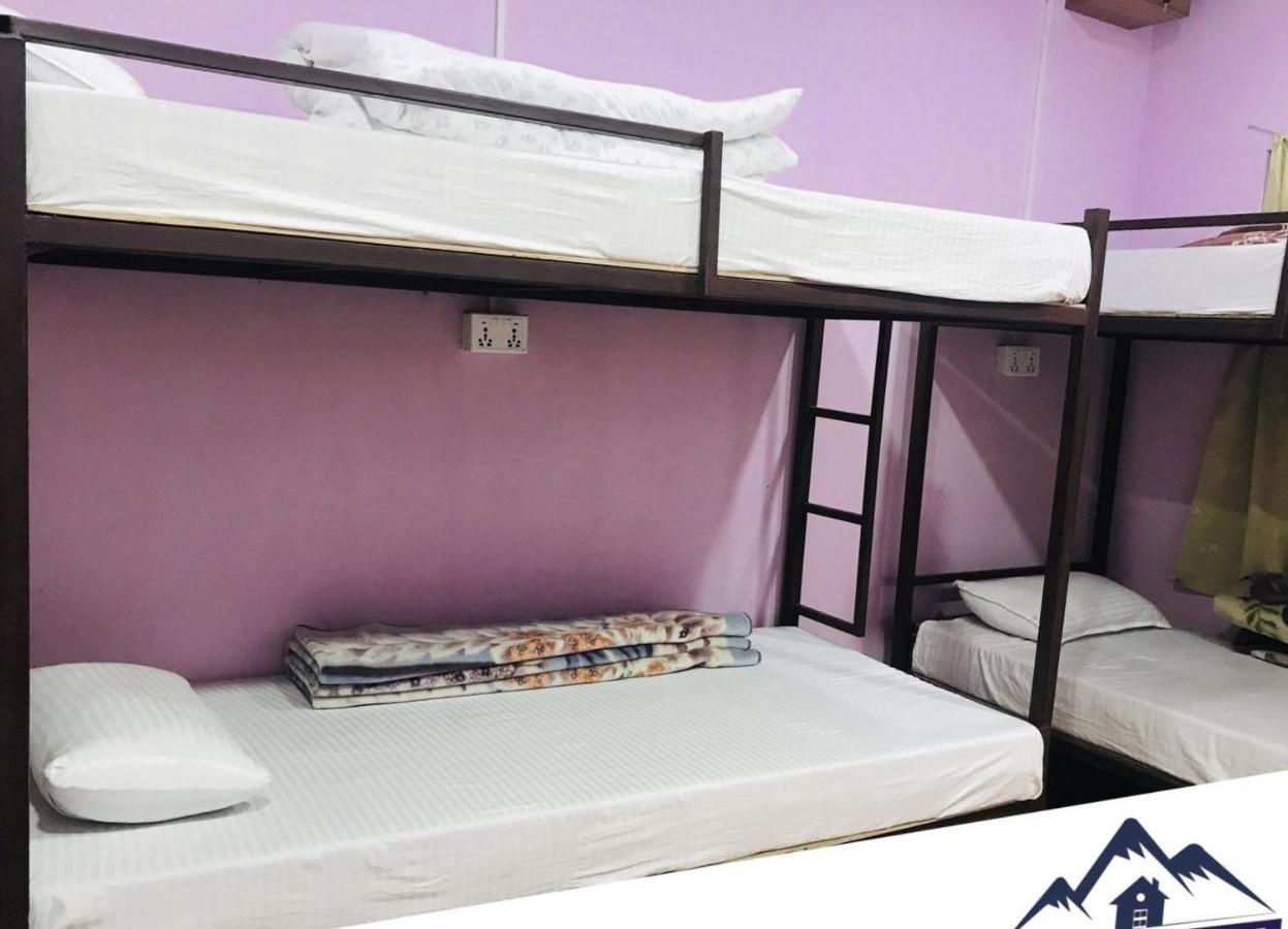 Margik Backpackers Hostel Pokhara Bagian luar foto