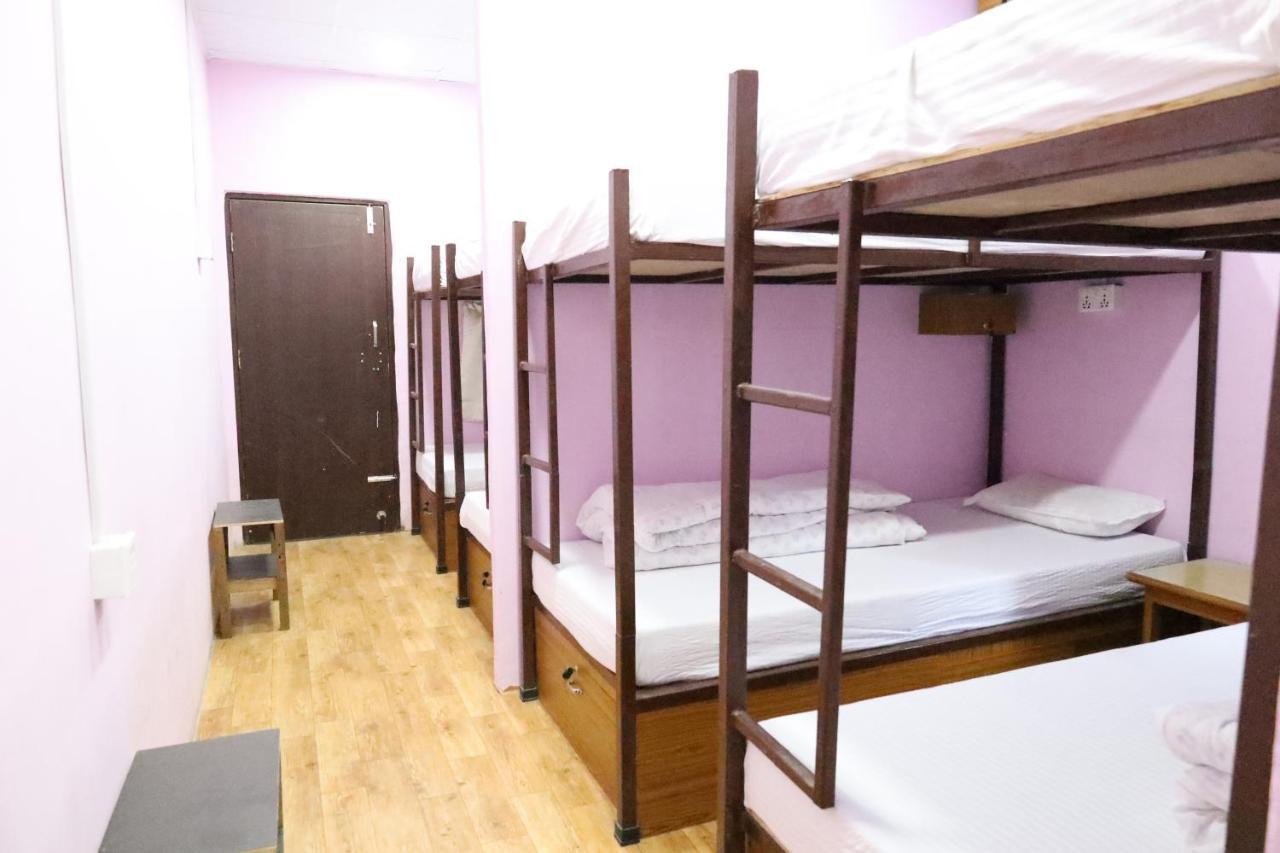 Margik Backpackers Hostel Pokhara Bagian luar foto