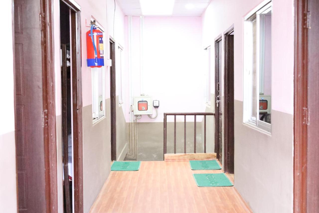 Margik Backpackers Hostel Pokhara Bagian luar foto