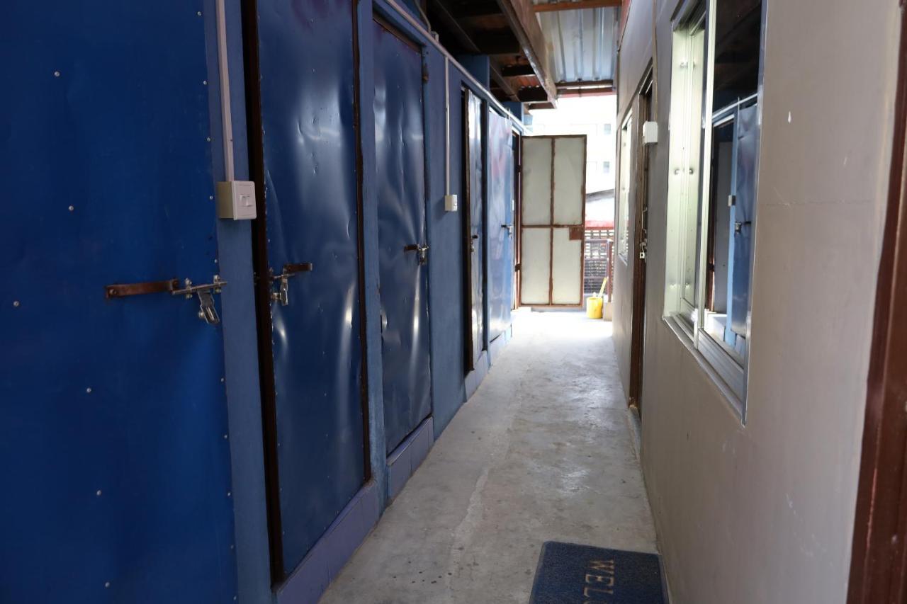 Margik Backpackers Hostel Pokhara Bagian luar foto