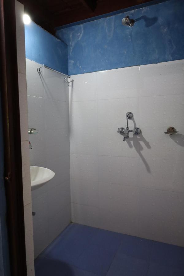 Margik Backpackers Hostel Pokhara Bagian luar foto