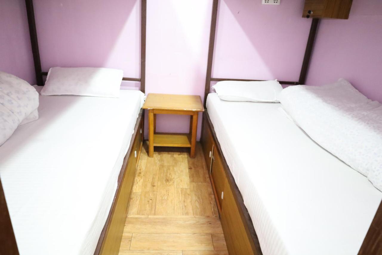 Margik Backpackers Hostel Pokhara Bagian luar foto