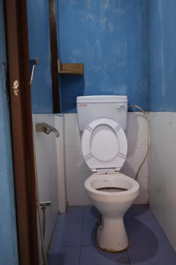 Margik Backpackers Hostel Pokhara Bagian luar foto