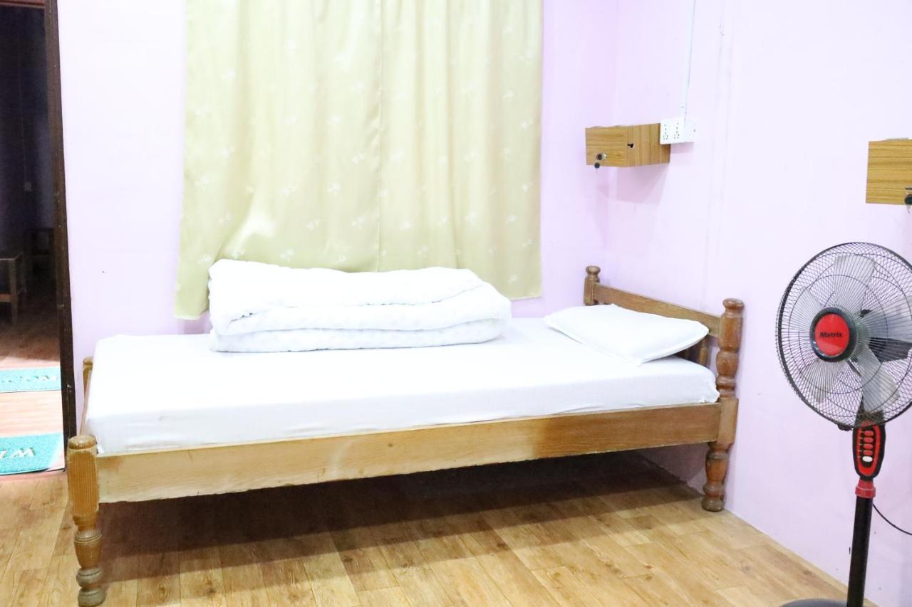 Margik Backpackers Hostel Pokhara Bagian luar foto