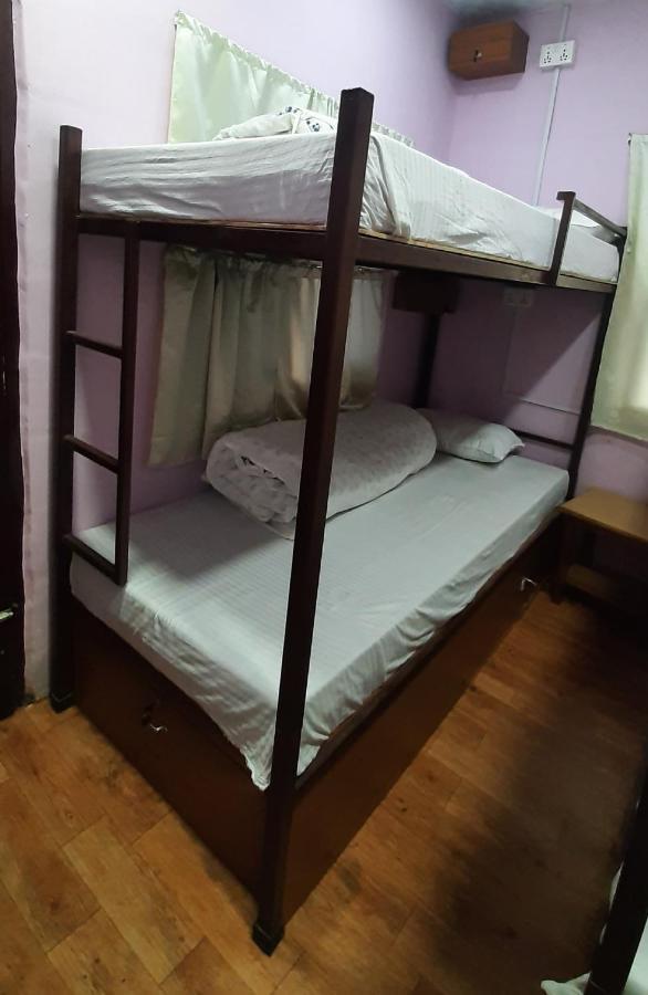 Margik Backpackers Hostel Pokhara Bagian luar foto
